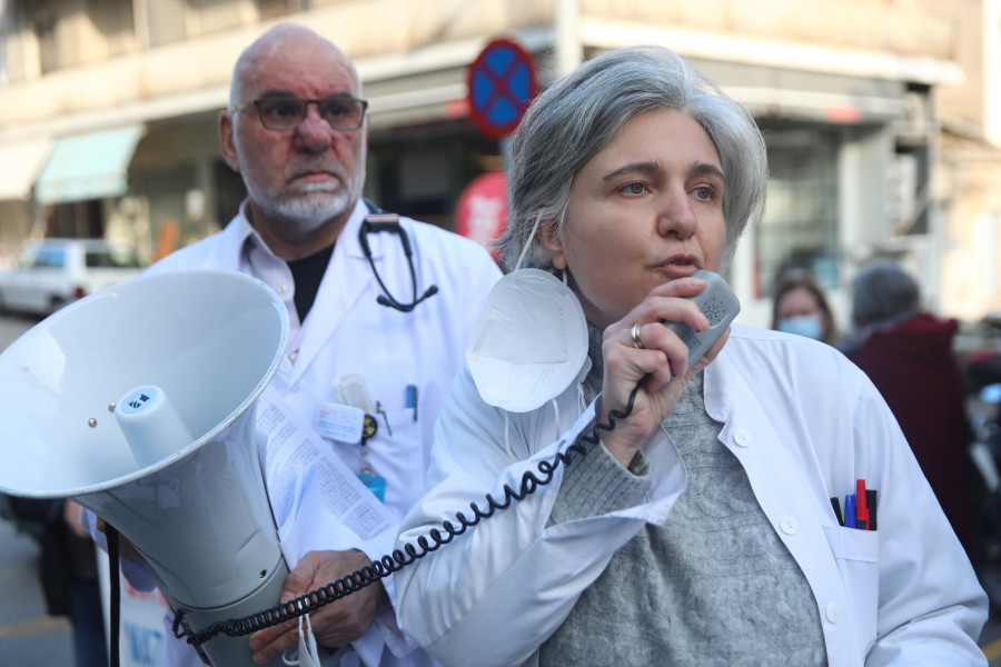 Παράσταση διαμαρτυρίας των νοσοκομειακών γιατρών στο υπ.Υγείας, για τις ελλείψεις στο ΕΣΥ