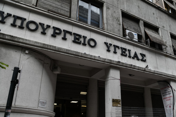 Συνάντηση Γεωργιάδη με τις φαρμακευτικές εταιρείες με φόντο το νοσοκομειακό φάρμακο