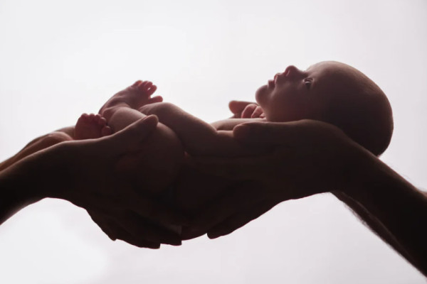 Εγκυμοσύνη: Το βάρος του μωρού καθορίζει την μετέπειτα ζωή του; - Τι απαντά γυναικολόγος