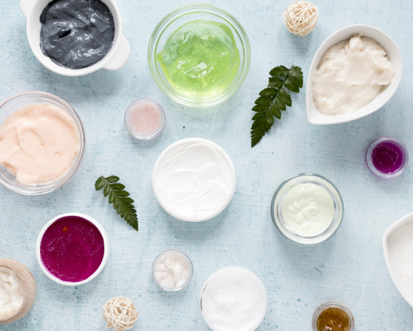 Προϊόντα ομορφιάς: Τα 10 συστατικά που μια αισθητικός δεν θα έβαζε ποτέ στο πρόσωπό της