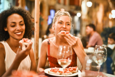 Το μυστικό της μακροζωίας ίσως κρύβεται στο πότε τρως