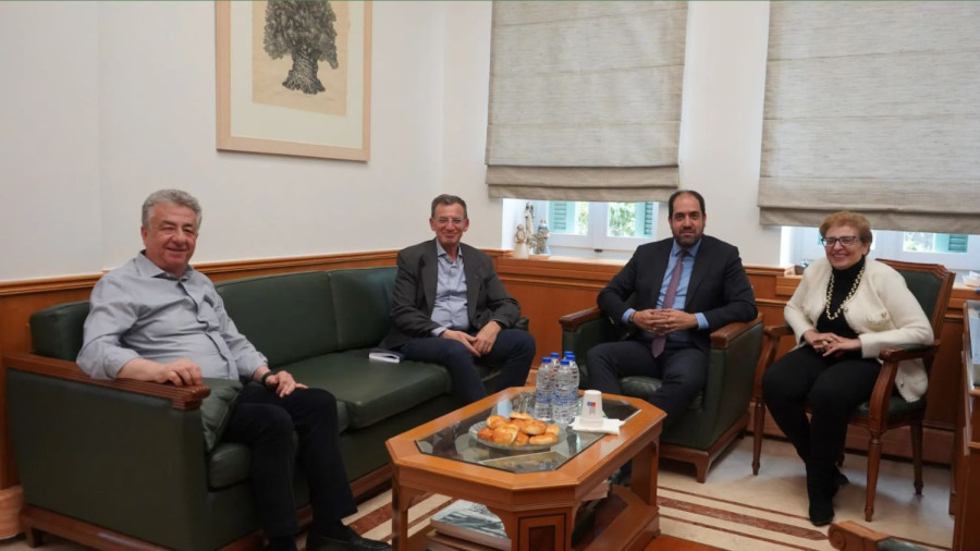 ΟΙ συμμετέχοντες στη σύσκεψη/ΠΕΡΙΦΕΡΕΙΑ ΚΡΗΤΗΣ