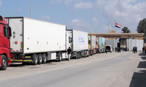 Πέντε φορτηγά του ΠΟΥ με ιατροφαρμακευτικό υλικό περιμένουν να περάσουν στη Γάζα