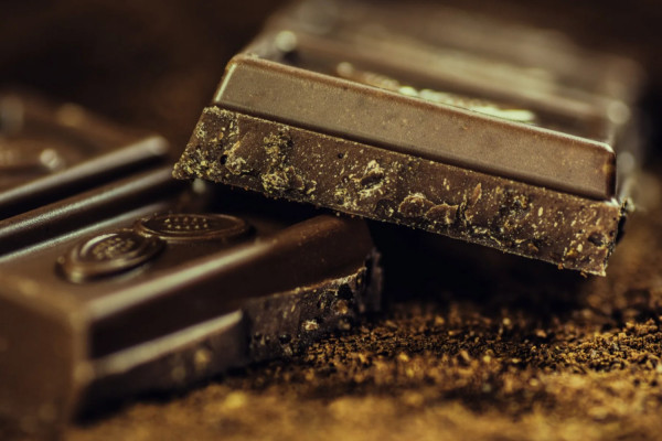 Μελέτη: Φάε μαύρη σοκολάτα - βοηθάει την καρδιά