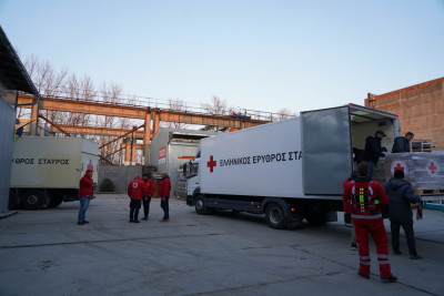 Έφτασαν 40 τόνοι ανθρωπιστικής βοήθειας από τον Ερυθρό Σταυρό στην Ουκρανία (βίντεο)