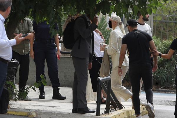 Θάνατος Μαζωνάκη: Στη φυλακή το ζευγάρι των γιατρών- Κατηγορούν το ΕΚΑΒ