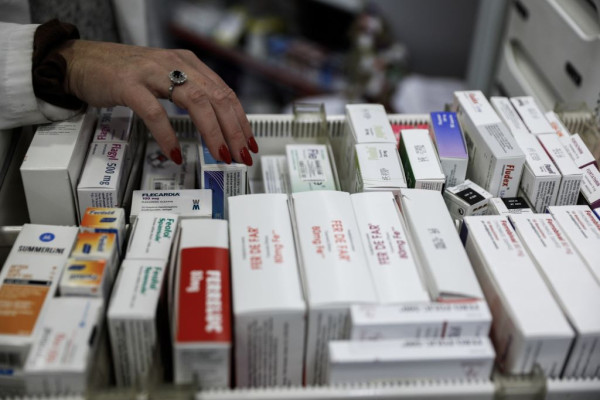 Ο ΦΣΑ ζητεί υποχρεωτική συμμετοχή του αδειούχου φαρμακοποιού με ποσοστό 51% στα ιδιωτικά φαρμακεία