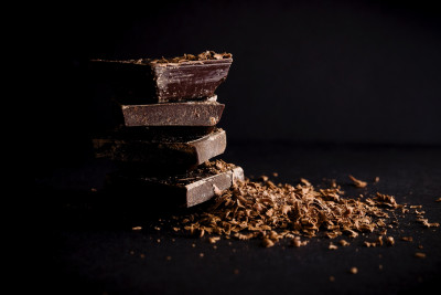 Πανελλήνιες 2022: Τι οφέλη μπορεί να προσφέρει η μαύρη σοκολάτα σε σένα που μελετάς