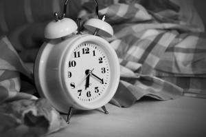Χουζούρι κατά βούληση: Τι μας συμβαίνει πατώντας το snooze στο ξυπνητήρι κάθε πρωί