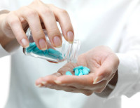 Κορονοϊός: Πώς η χρήση αντιβιοτικών επηρέασε την πορεία της πανδημίας