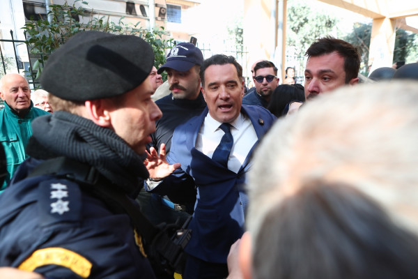 Ένταση στο Γενικό Κρατικό κατά την επίσκεψη του Άδωνι Γεωργιάδη