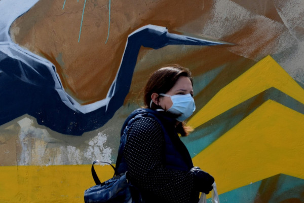 Η Ελληνική Αντικαρκινική Εταιρεία μοιράζει μάσκες σε ογκολογικούς ασθενείς
