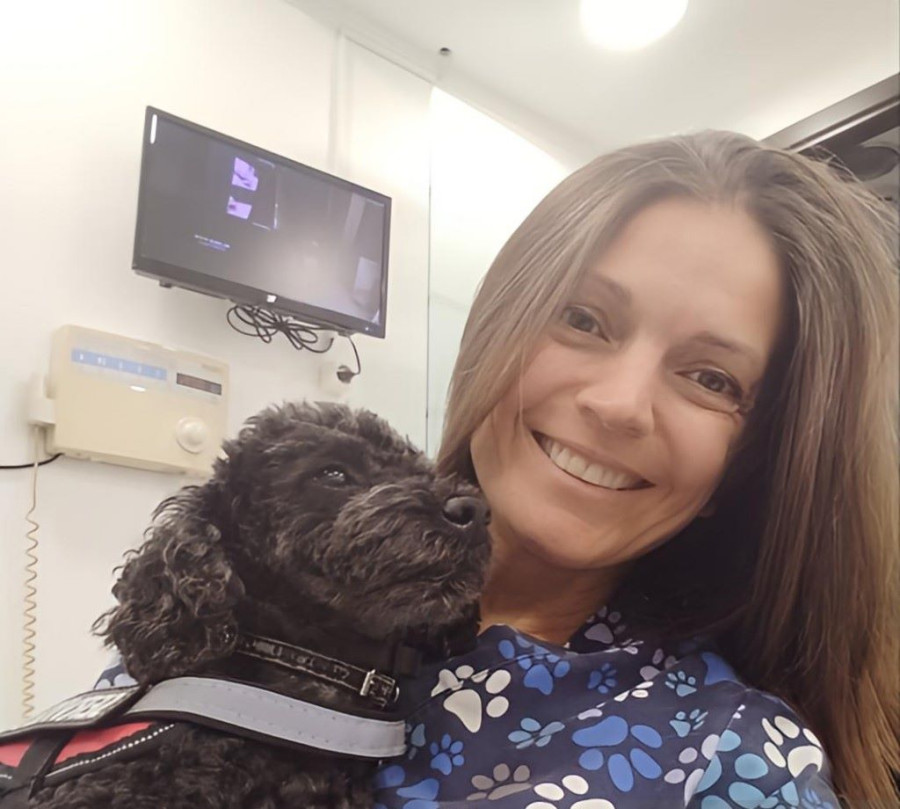 Η οδοντίατρος Ζωή Μποζαγλυκίδου με τη... βοηθό της Άριελ/ΑΠΕ-ΜΠΕ