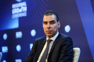 Θεμιστοκλέους στο Economist: «Πρόσβαση στα φάρμακα με δημοσιονομική σταθερότητα του συστήματος»