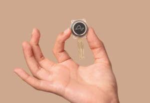 Ο Elon Musk σχεδιάζει «μαζική παραγωγή» των εγκεφαλικών τσιπ Neuralink