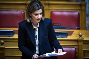 Κόντρα Αγαπηδάκη-Παναγιωτόπουλου στη Βουλή για τη σύμβαση με το Ίδρυμα Ωνάση