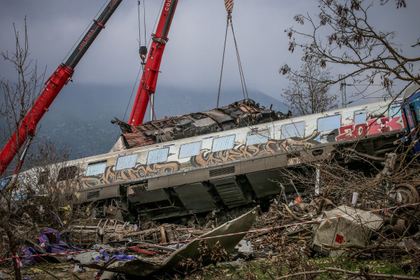 Τραγωδία στα Τέμπη: Ψυχολογική υποστήριξη στους γονείς και συγγενείς των θυμάτων και των τραυματιών