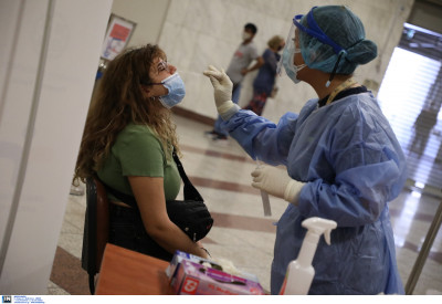 Κορονοϊός: Υποχρεωτικό...εμβόλιο, rapid test και νέα μέτρα δείχνουν οι νέες μολύνσεις