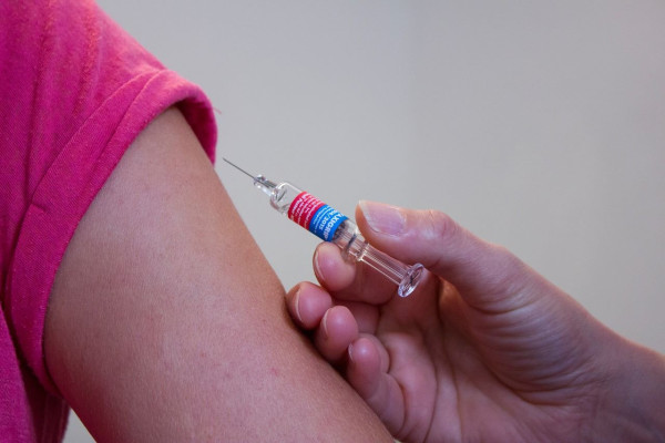 «Κάθε 60 δευτερόλεπτα σώζονται πέντε ζωές χάρις στον εμβολιασμό»