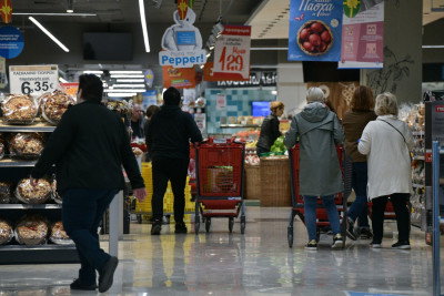 Παίρνει παράταση η υποχρεωτική χρήση μάσκας στα σούπερ μάρκετ