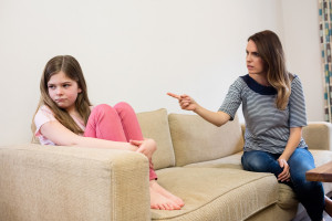 Gentle parenting: Όχι και τόσο καλό για τις σχολικές επιδόσεις σύμφωνα με νέα έρευνα
