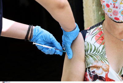 Κορονοϊός: Έρχεται τρίτη δόση εμβολιασμού για όλους