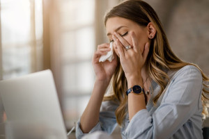 Όταν το ανοσοποιητικό σύστημα «μπερδεύεται» και προκαλεί αλλεργίες στην ενήλικη ζωή