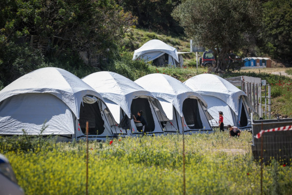 Νέα εστία κορονοϊού με μετανάστες στη Λέσβο