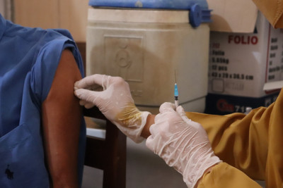 Μελέτη στις ΗΠΑ: Οι εμβολιασμοί έσωσαν 140.000 Αμερικανούς μέχρι τον Μάη