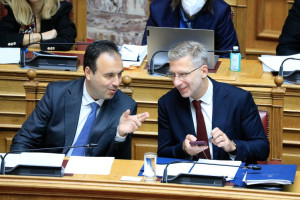 Νόμος του κράτους ο «κόφτης» στα social media για άτομα κάτω των 15 ετών - Σκέρτσος: «Χάσαμε πολύτιμο χρόνο»