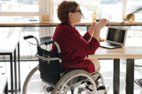 Κινείται με καροτσάκι: Είναι άνθρωπος δεν είναι ανάπηρος