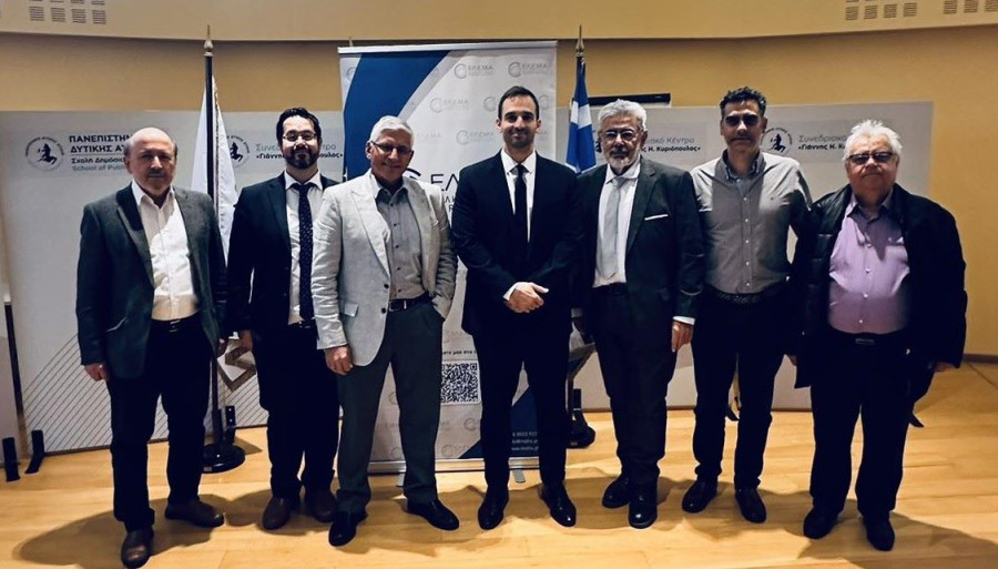 Ο Άρης Αγγελής με μέλη της ΕΛ.Ε.Μ.Α.