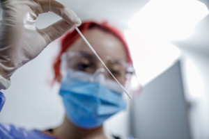 ΕΟΔΥ: Σε ύφεση κορονοϊός, γρίπη και RSV με μόλις επτά νέες εισαγωγές για κάθε ιό