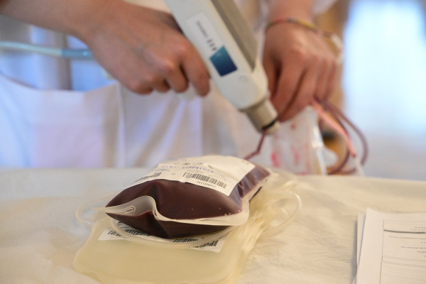 Έντονες ανησυχίες από συλλόγους ασθενών για τη διαχείριση του πλάσματος αίματος