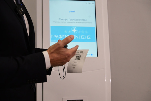 «Βραχιολάκια» στον Ευαγγελισμό: Πεντάωρες αναμονές και online γνωματεύσεις στα πλάνα