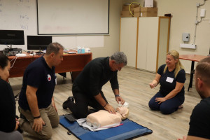 Αγορά απινιδωτή και εκπαίδευση σε πρώτες βοήθειες από το Επιμελητήριο Ηρακλείου