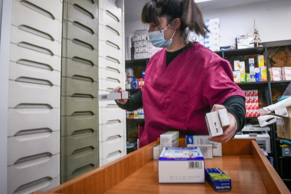 Ελλείψεις φαρμάκων: Μεγάλωσε η λίστα με τα σκευάσματα που λείπουν από τα ράφια των φαρμακείων