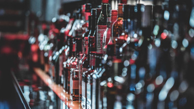 Αλκοολούχα ποτά: «Προειδοποιητικές» ετικέτες σχεδιάζει να βάλει στα προϊόντα της η Ιρλανδία - Τί θα γράφουν