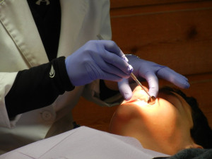 Τούτουζας: Αντιβίωση σε οδοντιατρικούς ασθενείς που φέρουν απινιδωτή ή βηματοδότη