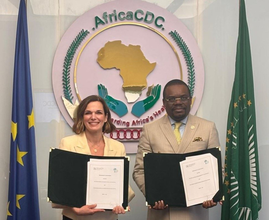 Pamela Rendi-Wagner και Jean Kaseya με τα υπογεγραμμένα μνημόνια