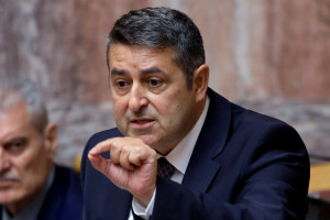 «Δύσκολες οι επόμενες 10 ημέρες» για τον Γιώργο Μυλωνάκη - «Πρέπει να ξεπεραστούν κάποιοι κίνδυνοι»