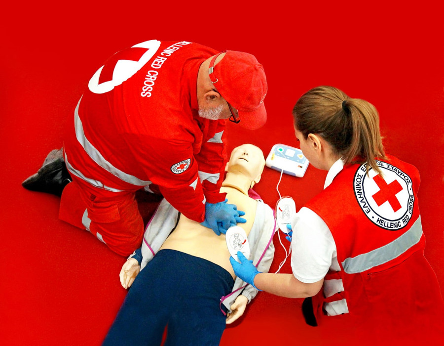 ΕΕΣ: Προσοχή σε όσους προσφέρουν μαθήματα Πρώτων Βοηθειών χωρίς επάρκεια και με υψηλές χρεώσεις
