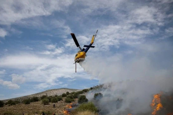 Φωτιά Σαλαμίνα: Με έμφραγμα άνδρας στο νοσοκομειο Νίκαιας, αναβλήθηκε η εκκένωση του Κέντρου Υγειας