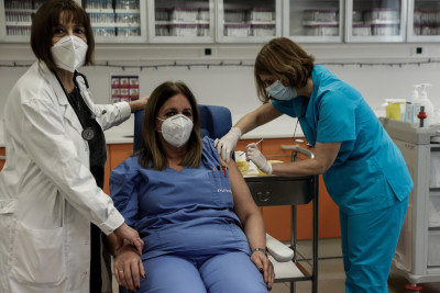 Ασθενείς Ελλάδας: Προτείνουν υποχρεωτικό εμβολιασμό υγειονομικών υπό ειδικές συνθήκες