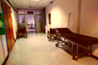 Παρελθόν οι εικόνες με διαδρόμους γεμάτους ράντζα στα νοσοκομεία της Αττικής; Τι αλλαγές έχουν επιφέρει τα μέτρα σε Αττικόν και Ευαγγελισμό