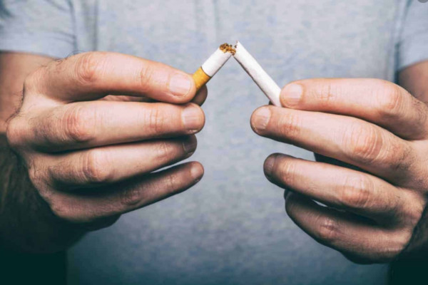 COVID-19: Το αυξημένο ποσοστό κινδύνου σοβαρής νόσου λόγω του καπνίσματος