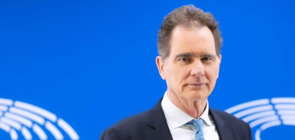 Ν. Παπανδρέου για τον θάνατο Μαζωνάκη: Να εμποδίσουμε όσους πουλάνε «αθάνατο νερό»