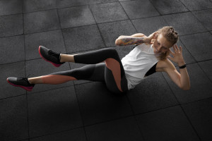 Πόσους κοιλιακούς θα πρέπει να κάνετε ανάλογα με την ηλικία σας και γιατί έχει σημασία