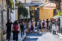 Κορονοϊός Ελλάδα: Μειωμένη η θετικότητα - Δεν υποχωρούν οι διασωληνωμένοι