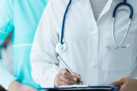 Νοσοκομειακοί γιατροί: «Κατηγορηματικά αντίθετοι με την παράλληλη εργασία ιδιωτών στο δημόσιο»